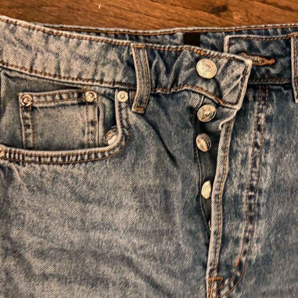 women’s slim cut off mom jeans